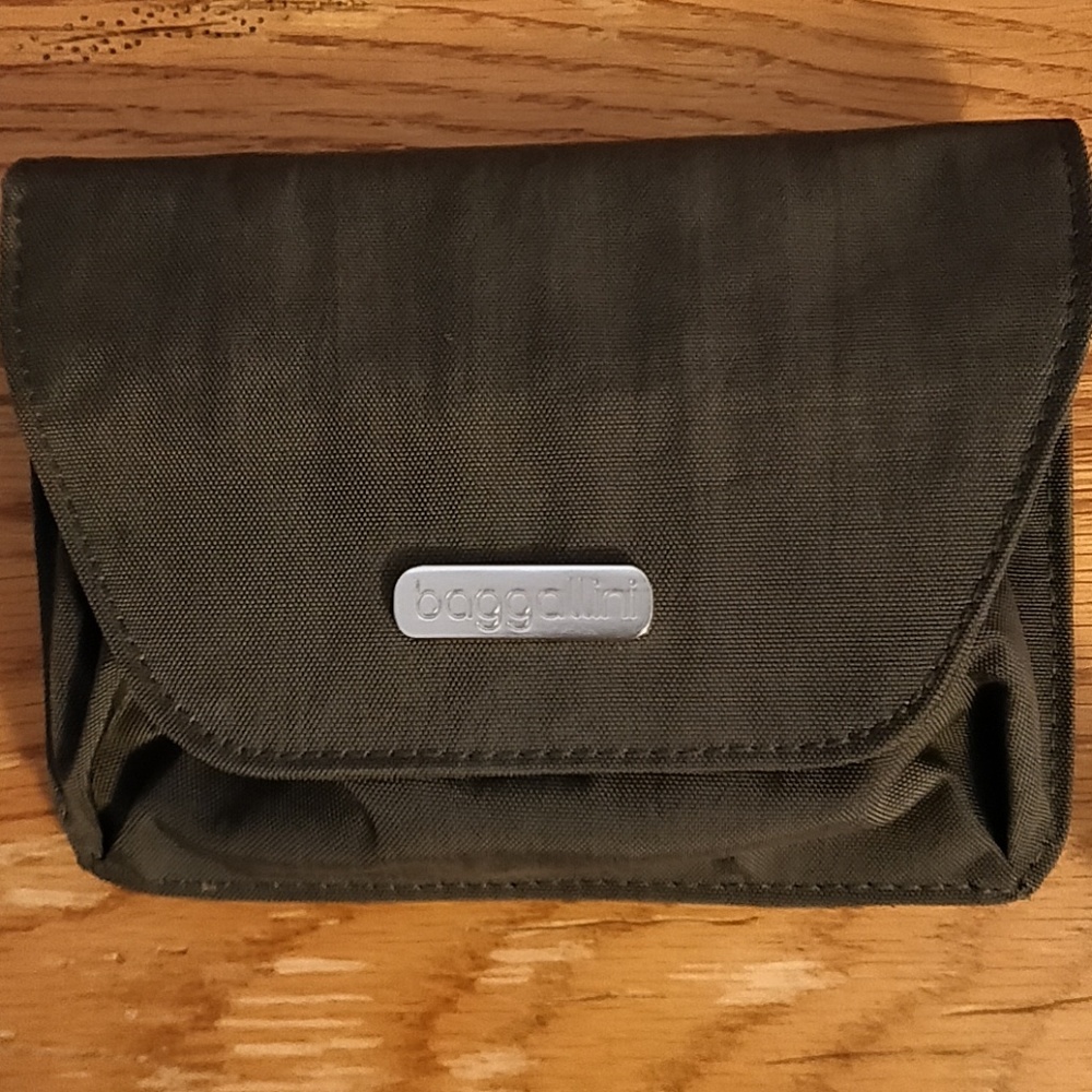 Dark grey Baggallini Clutch